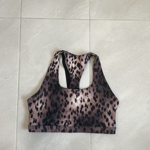 Gorgeous Fabletics print outfit for all work outs! - Picture 3 of 4